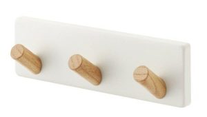 Home Verschillende manieren om handdoeken en theedoeken netjes op te hangen in de keuken met decoratieve kapstokhaakjes