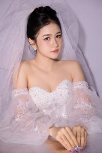 Bruidsmode in Uden: elegante trouwjurken met chiffon en organza stoffen in minimalistische en romantische stijlen