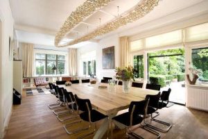 Home Vergaderruimte Utrecht met tafels en stoelen voor zakelijke bijeenkomsten in Meetables-locatie de Hoft