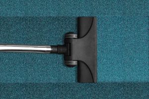 Moderne stofzuiger met dweilfunctie voor efficiënte vloerreiniging in huis